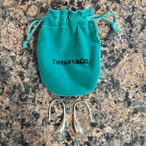 Tiffany & Co. Silver Teardrop Earrings with Teal Pouch Elsa Peretti, .925